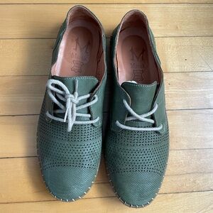 Beautiful olive green women shoes / 100% real leather /size 7